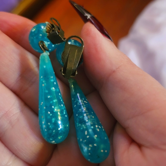 VINTAGE! CLIP ON DROP EARRINGS - Picture 1 of 4